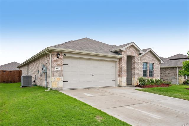 Foto del edificio - 3924 Pinebluff Ln