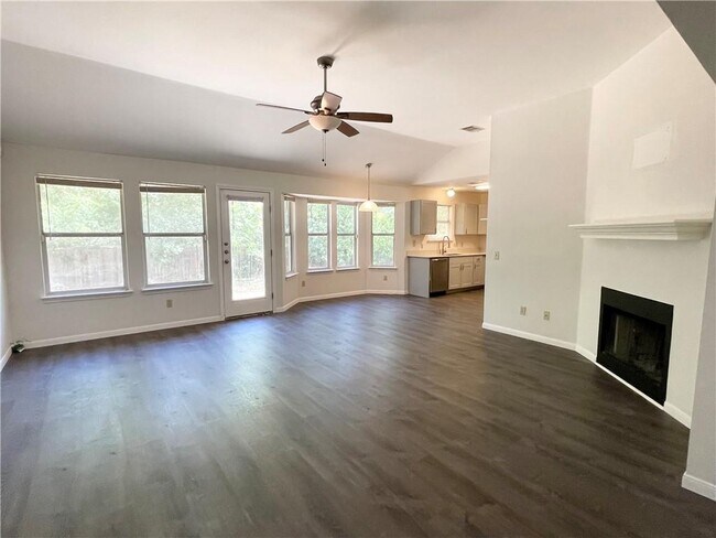 Building Photo - 2305 Darnell Dr
