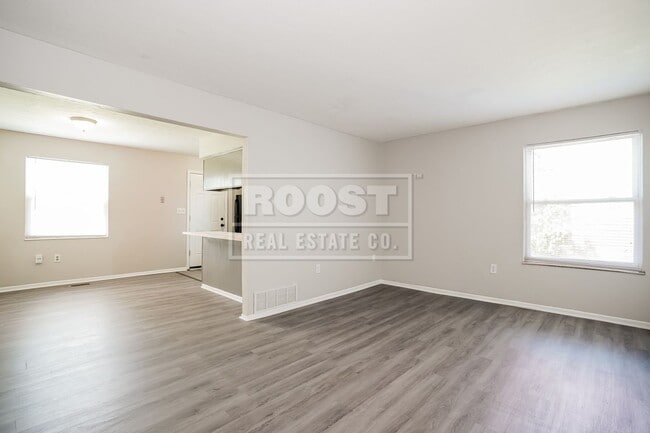 Building Photo - 5623-5625-5625 Chatford Dr