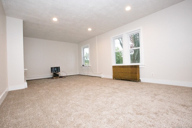 Building Photo - 53 Battell St