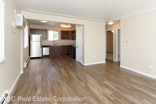 Foto del edificio - 2 br, 1 bath Apartment - 1950-1960 Upham St.