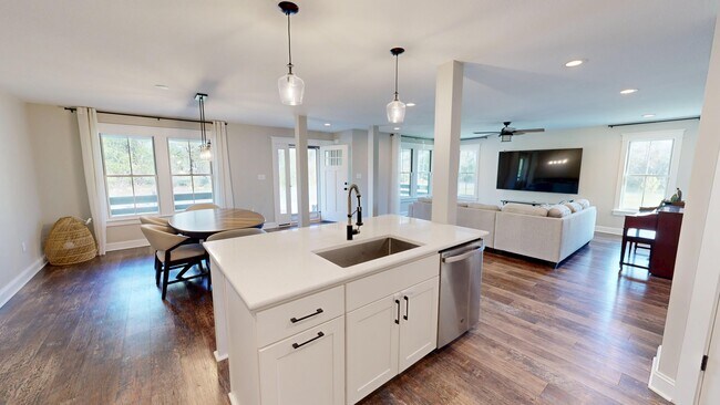 Foto del edificio - 103 Hillock Dr