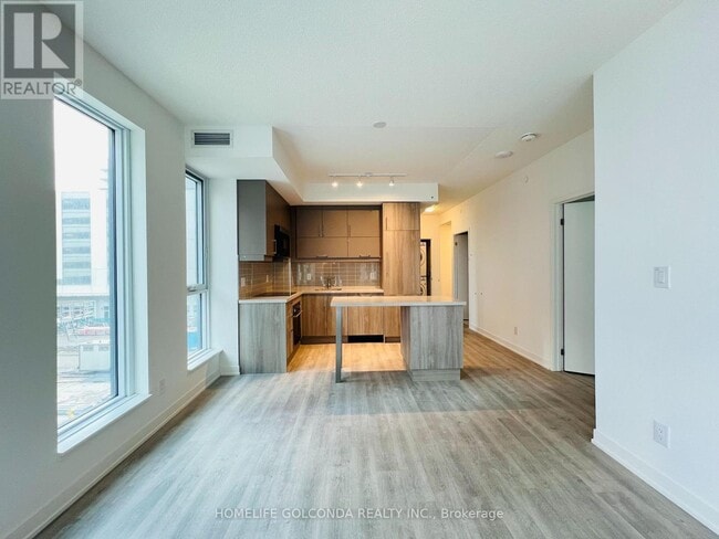 Photo du bâtiment - 8119 Birchmount Rd