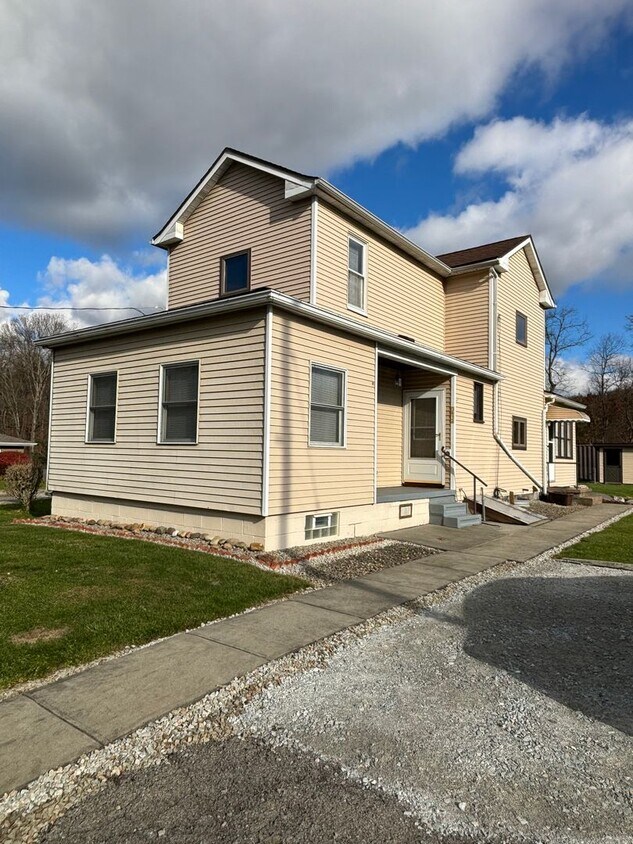 Foto principal - 2 Bedroom in Jefferson Hills!