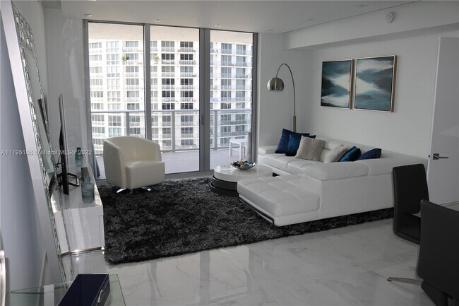Foto del edificio - 488 NE 18th St