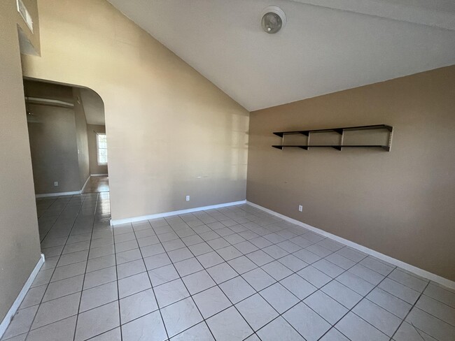 Foto del edificio - 12344 Tierra Madre Rd