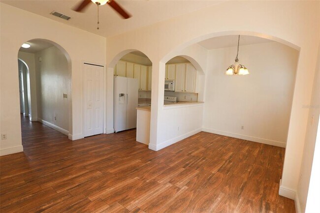 Foto del edificio - 16464 Cedar Crest Dr