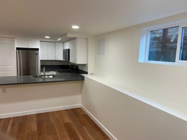 Foto del edificio - 4427 38th Ave SW