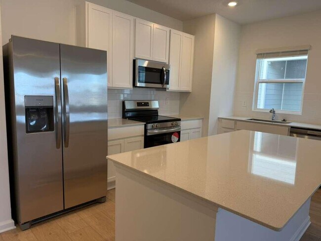 Foto del edificio - 5143 Loyalty Dr