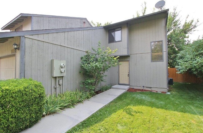 Building Photo - 9495-9497 W Edna St