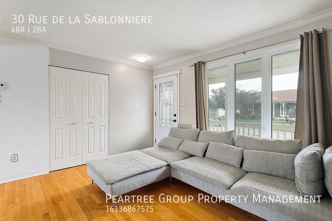 Photo du bâtiment - Superb Sablonniere--4 Bedroom Home for Rent