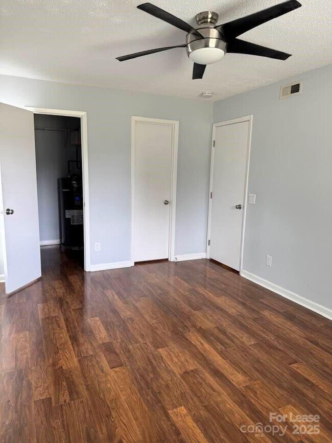 Foto del edificio - 3139 Heathstead Place
