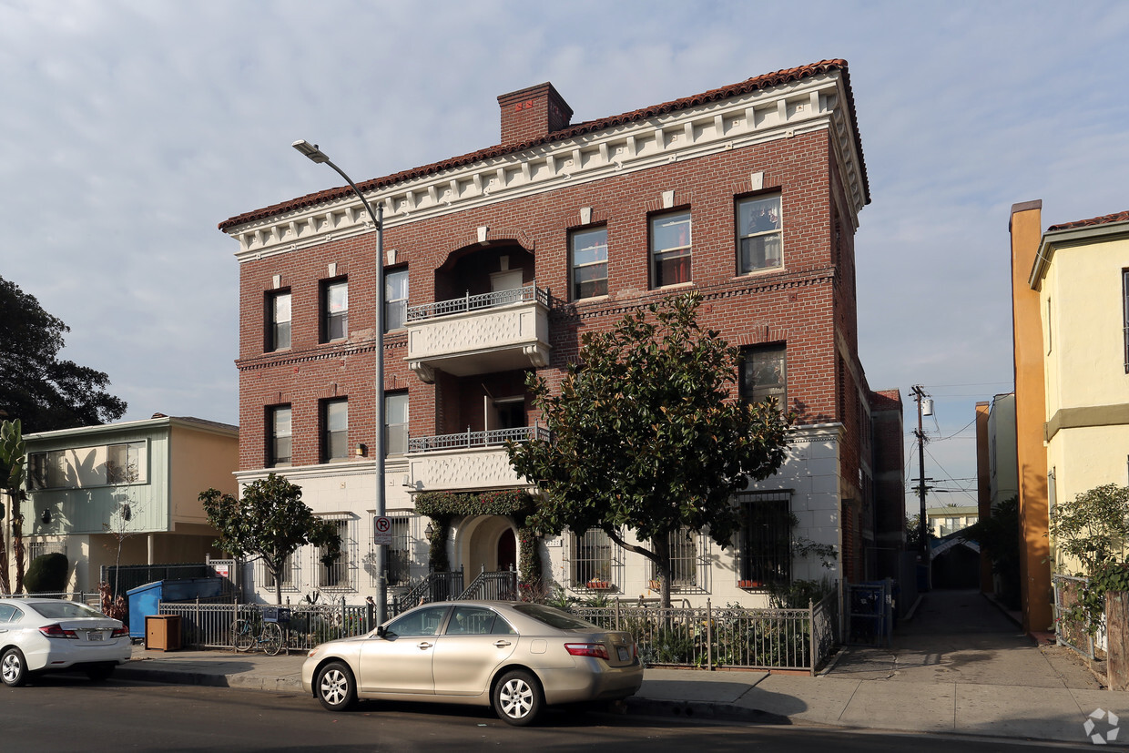 Building Photo - Budlong Apartments