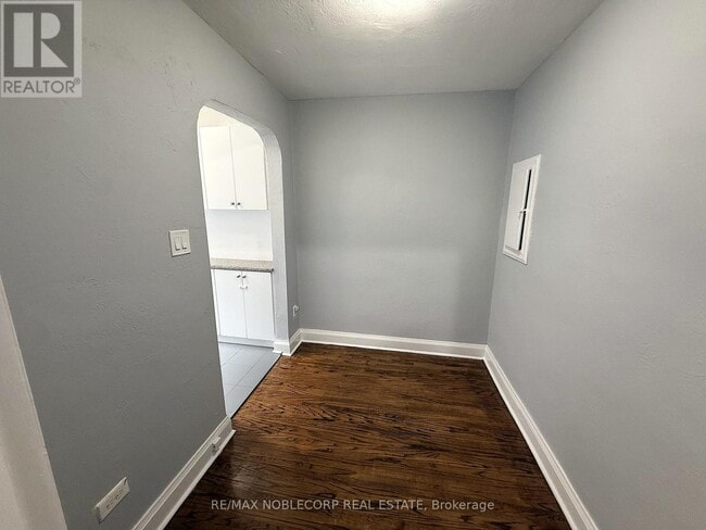 Photo du bâtiment - 1377 Bayview Ave