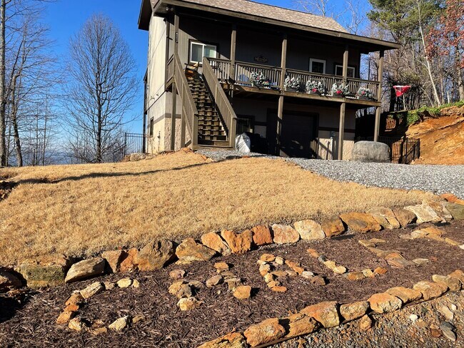 Foto del edificio - 6830 Silver Creek Ln