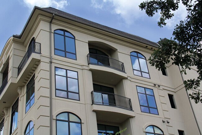Building Photo - Urban Elegance: One Bedroom Apartment Living