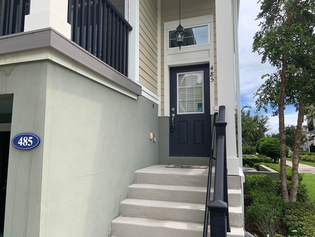 Building Photo - Beautiful  4 bed 3.5 bath Town home.