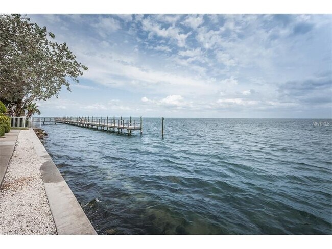 Foto del edificio - 5132 Beach Dr