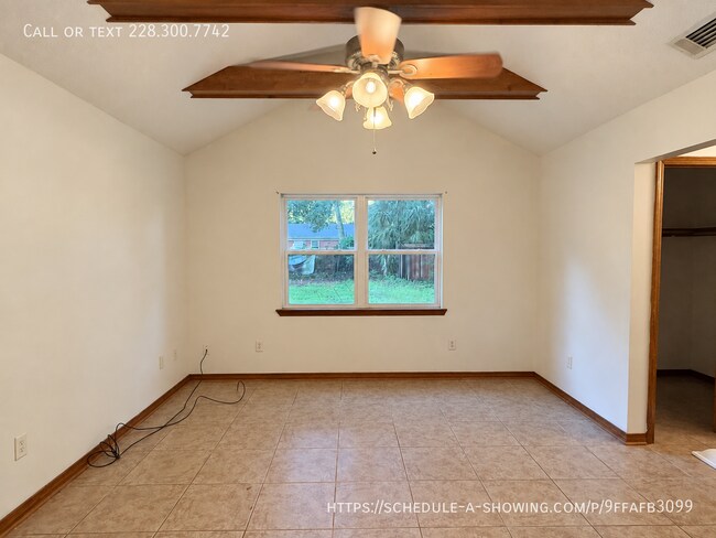 Foto del edificio - 9004 Warbler Ave