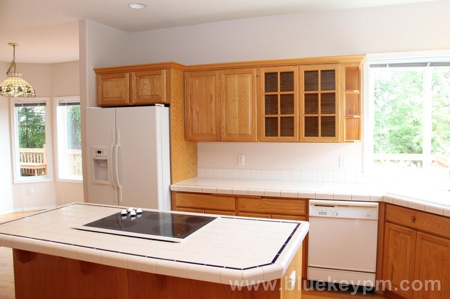 Foto del edificio - REDUCED $200!!   3-4 Bed, 3 Bath Camas Hom...