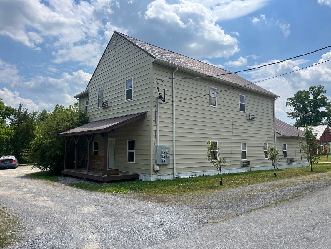 Primary Photo - 60 Brunner St