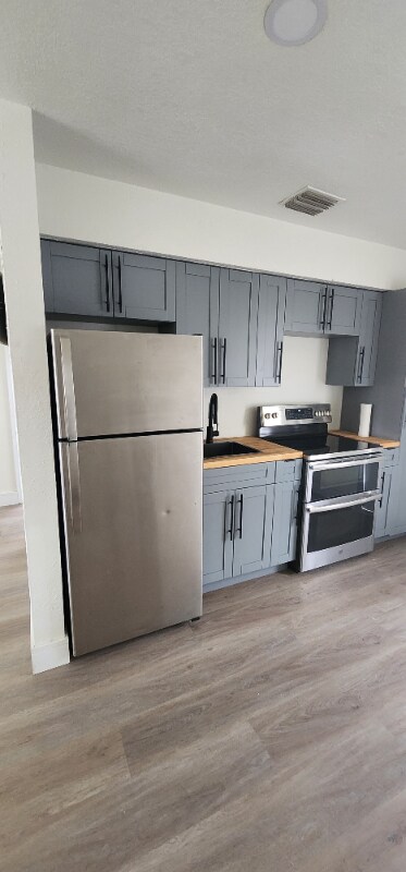 Foto del edificio - 1197 W 35th St