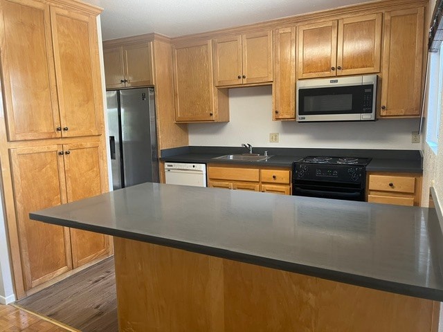 Building Photo - 42854 Parkwood St