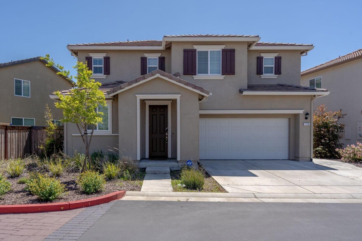 Foto principal - 1120 Lincolnshire Cir