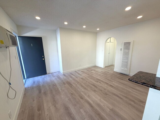 Foto del edificio - 12721 Matteson Ave