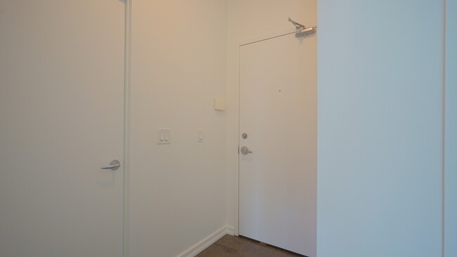 Building Photo - 208-2208 Queens Quay W