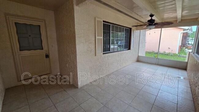 Foto del edificio - 4817 Cypress Tree Dr