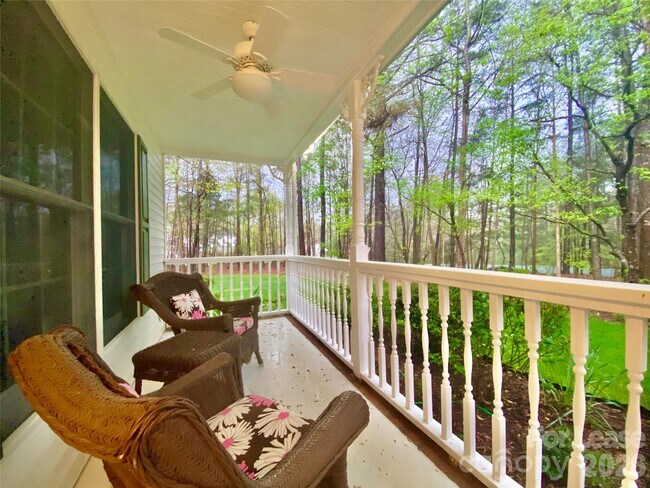 Foto del edificio - 10115 Timberhitch Rd