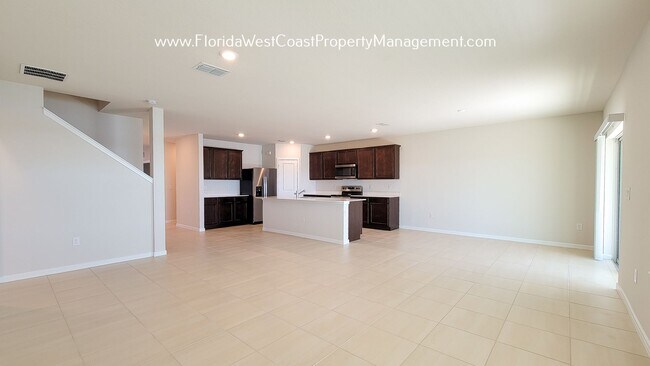 Foto del edificio - GORGEOUS 4 BEDROOM PLUS STUDY/DEN PLUS FLE...