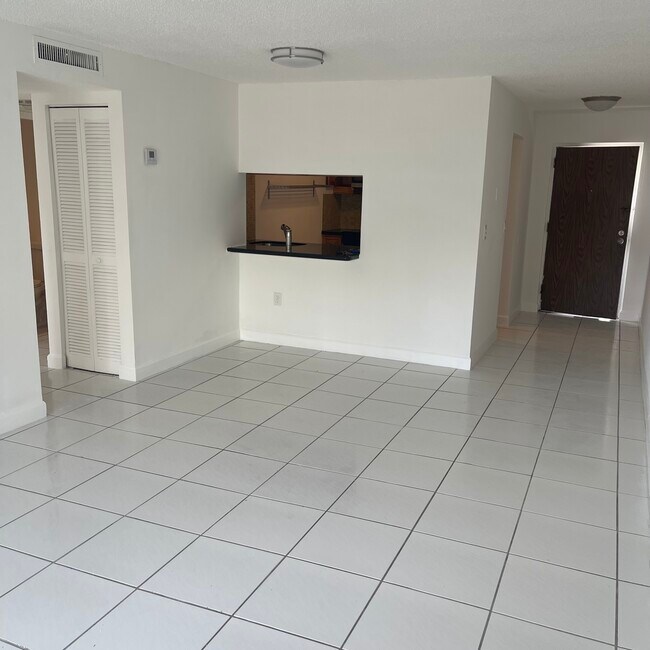 Foto del edificio - 3527 NE 168th St
