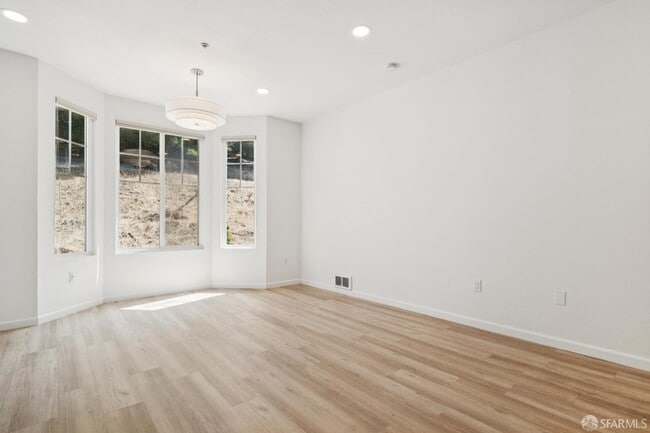 Foto del edificio - 200 Caldecott Ln