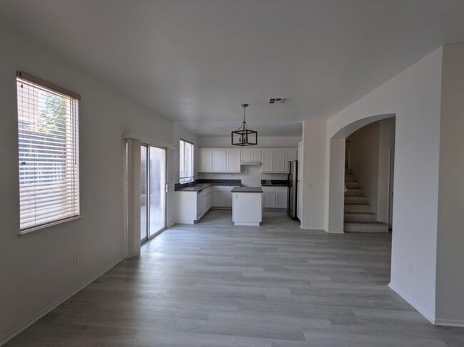 Building Photo - 8752 Grand Oaks Ct