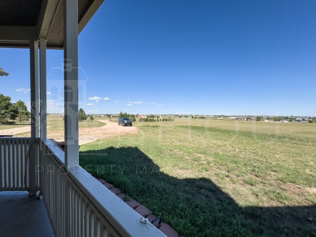 Building Photo - Spacious Country Living!