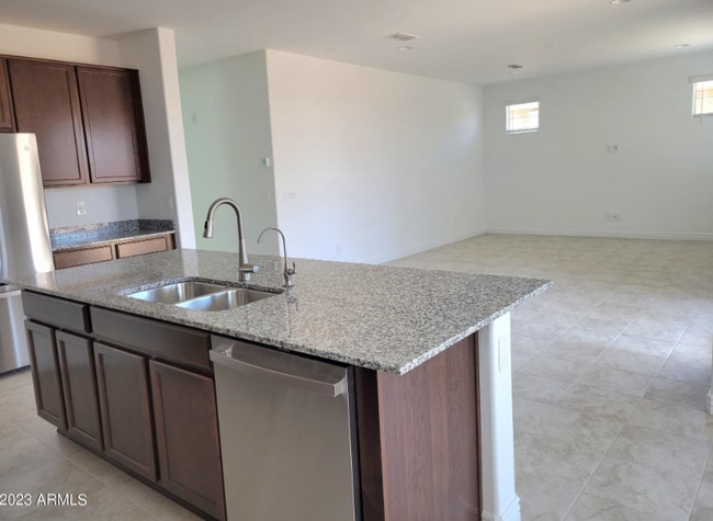 Foto del edificio - 10945 E Thunderbolt Ave