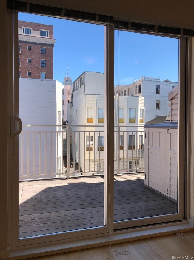 Foto del edificio - 1638 Larkin St