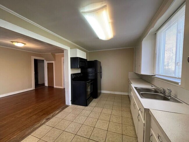 Building Photo - 3 Bedroom in Kings Mountain with Large Yard
