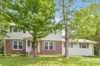 Building Photo - 265 Clearlake Dr W