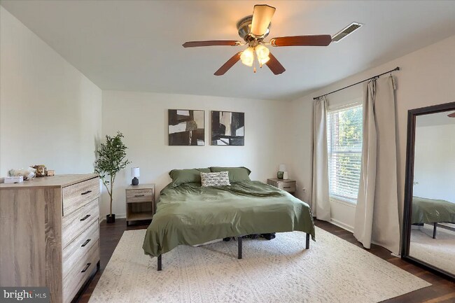 Building Photo - 87 Persian Lilac Dr