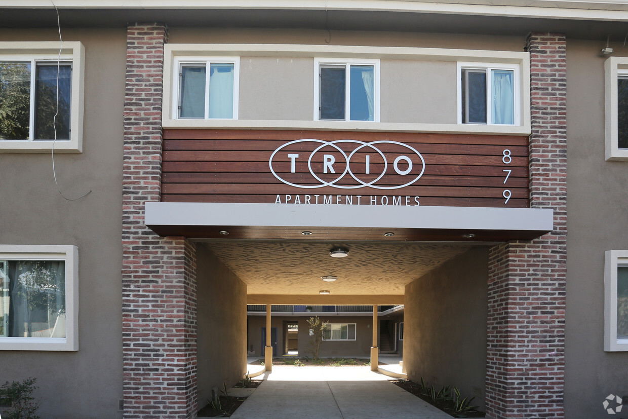 Trio Apartments Costa Mesa