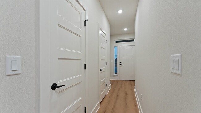 Foto del edificio - 1861 Lapis Ave