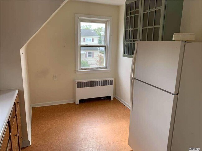 Building Photo - 48 2nd St