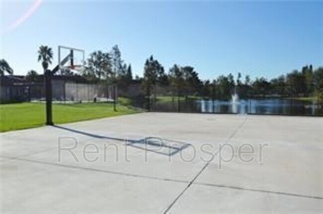 Foto del edificio - 57 Windtree Ln