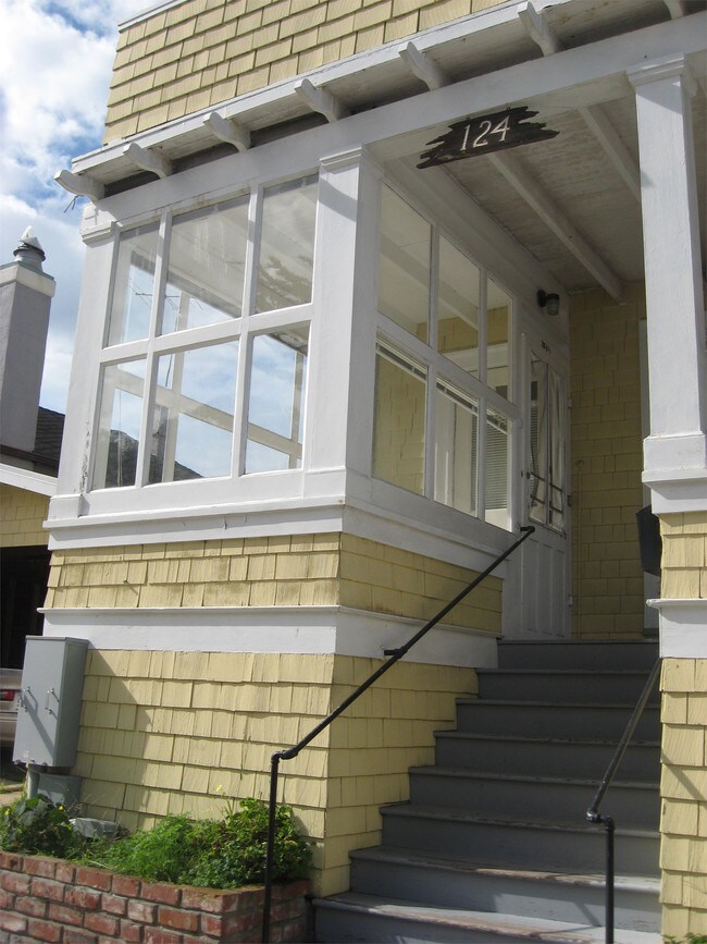 Building Photo - 124 Grand Ave