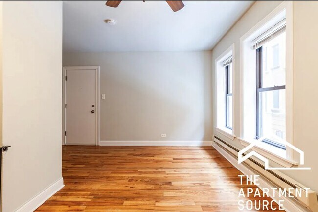 Building Photo - 819 W Cornelia Ave