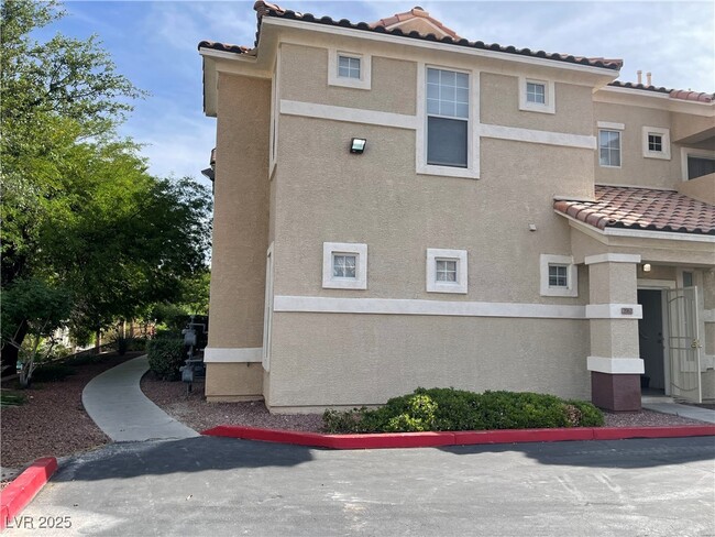 Building Photo - 5855 Valley Dr