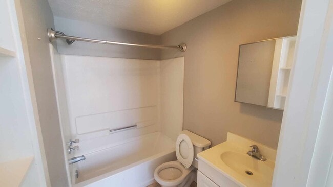 Building Photo - 489 E Harrison St